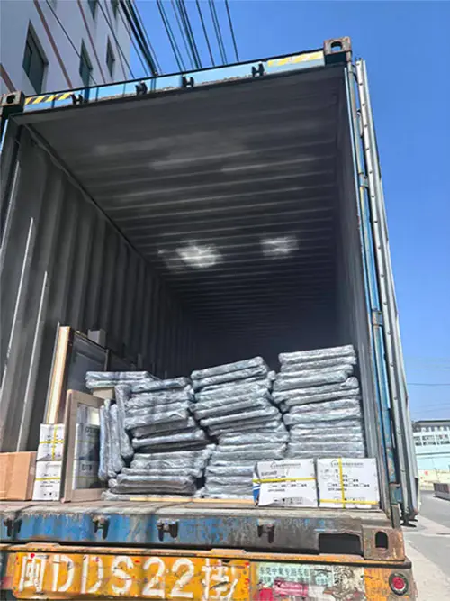 Aojien uusi puuhuonekalukaappi on onnistuneesti lähetetty varastosta