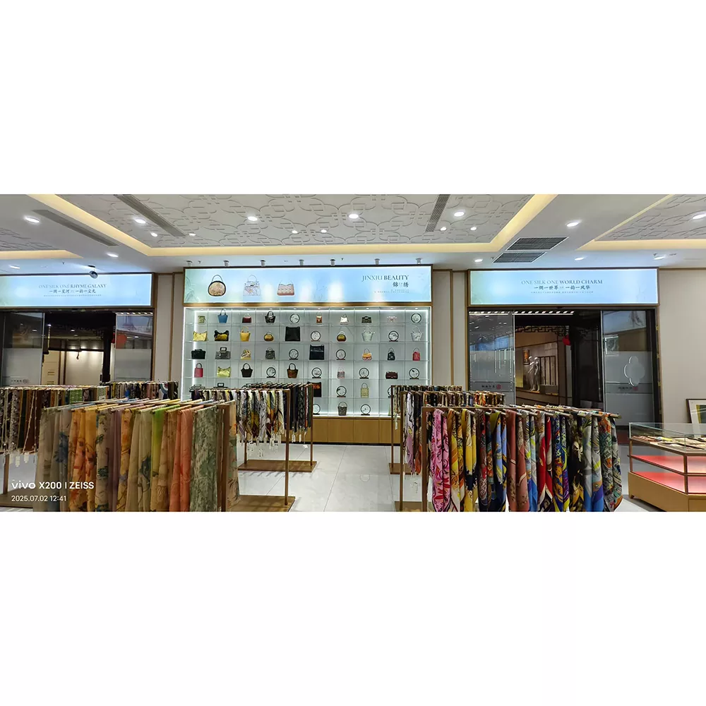 Ruostumattomasta teräksestä valmistettu naisten vaateteline